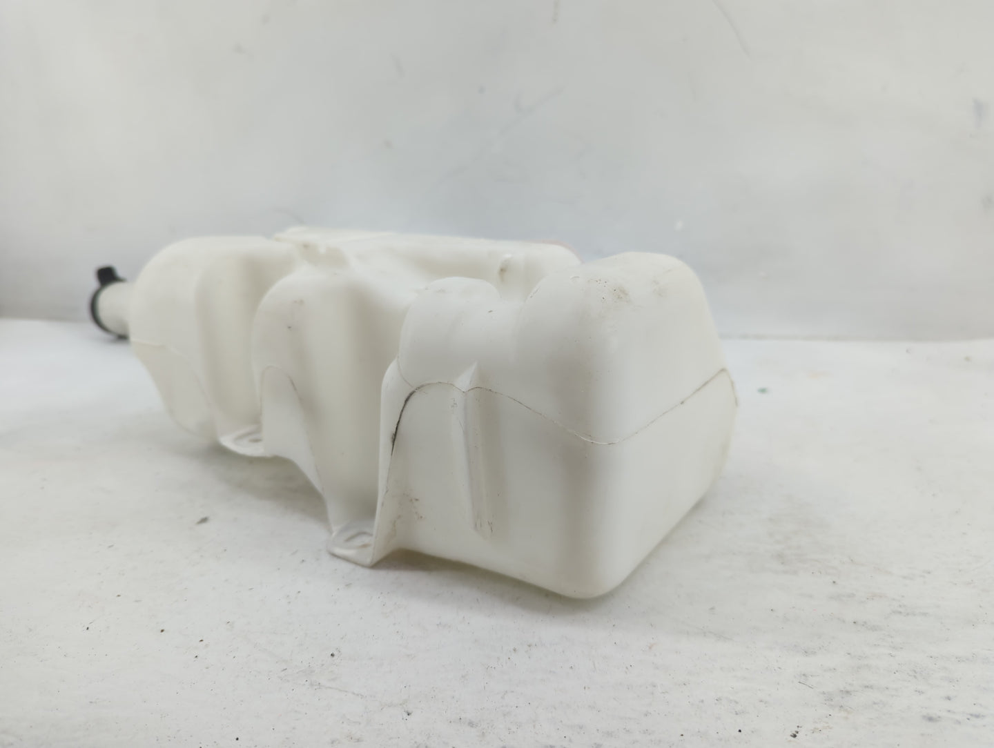 2010-2015 Chevrolet Camaro Windshield Washer Fluid Reservoir Bottle Oem - Oemusedautoparts1.com