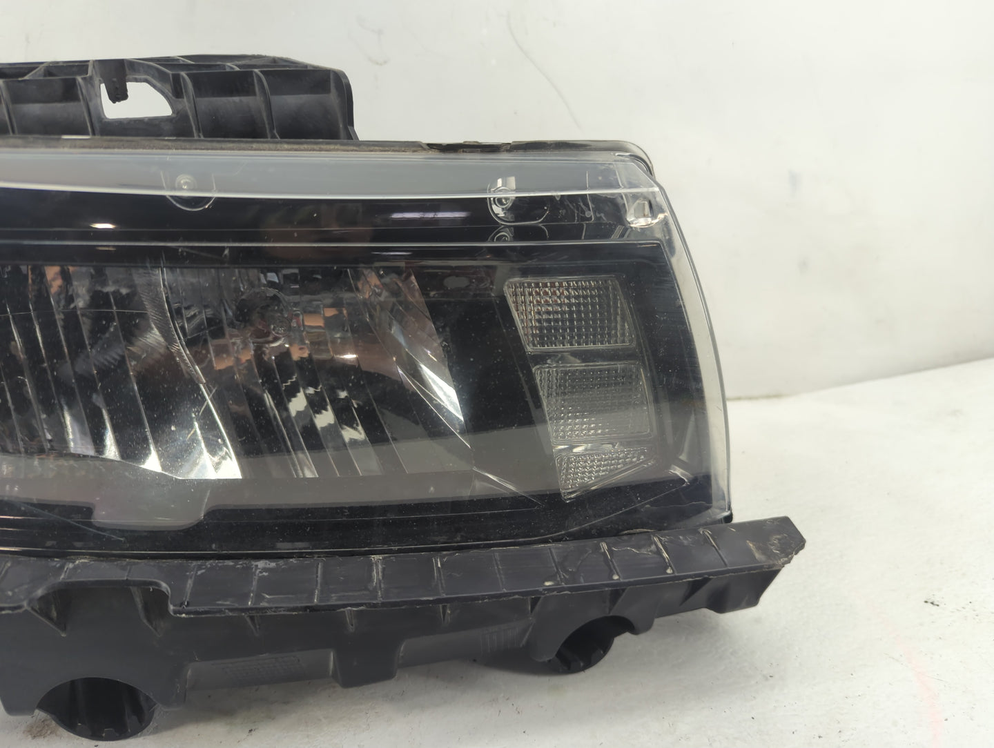 2014-2015 Chevrolet Camaro Passenger Right Oem Head Light Headlight Lamp - Oemusedautoparts1.com