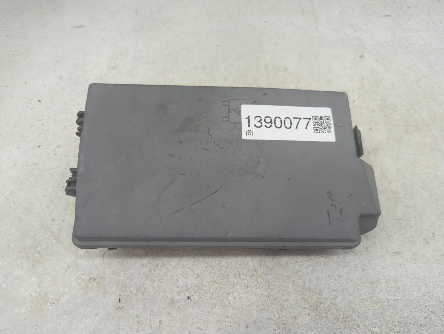 2012-2015 Chevrolet Camaro Fusebox Fuse Box Panel Relay Module P/N:22760636 Fits Fits 2012 2013 2014 2015 OEM Used Auto Part