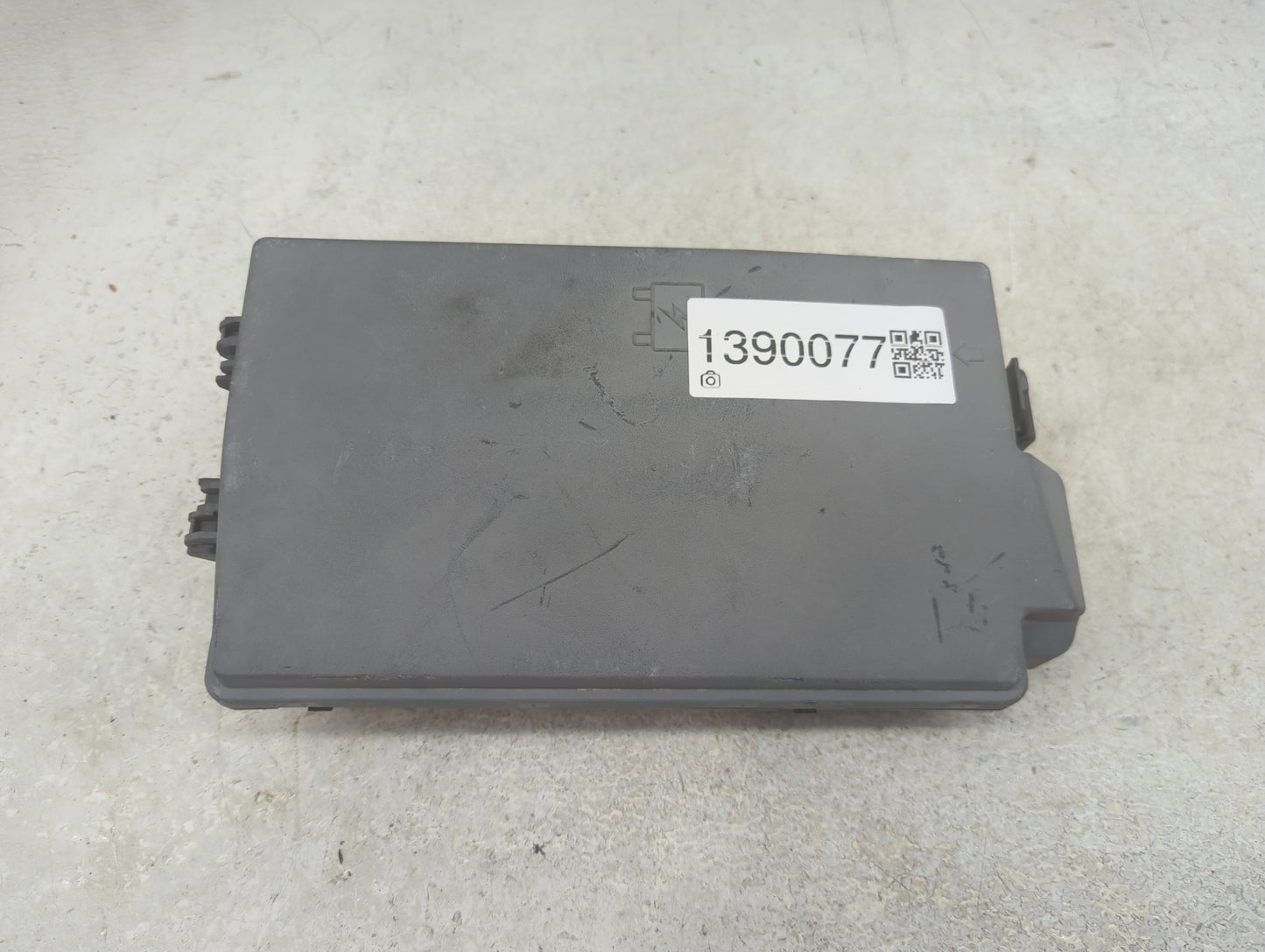 2012-2015 Chevrolet Camaro Fusebox Fuse Box Panel Relay Module P/N:22760636 Fits Fits 2012 2013 2014 2015 OEM Used Auto Part