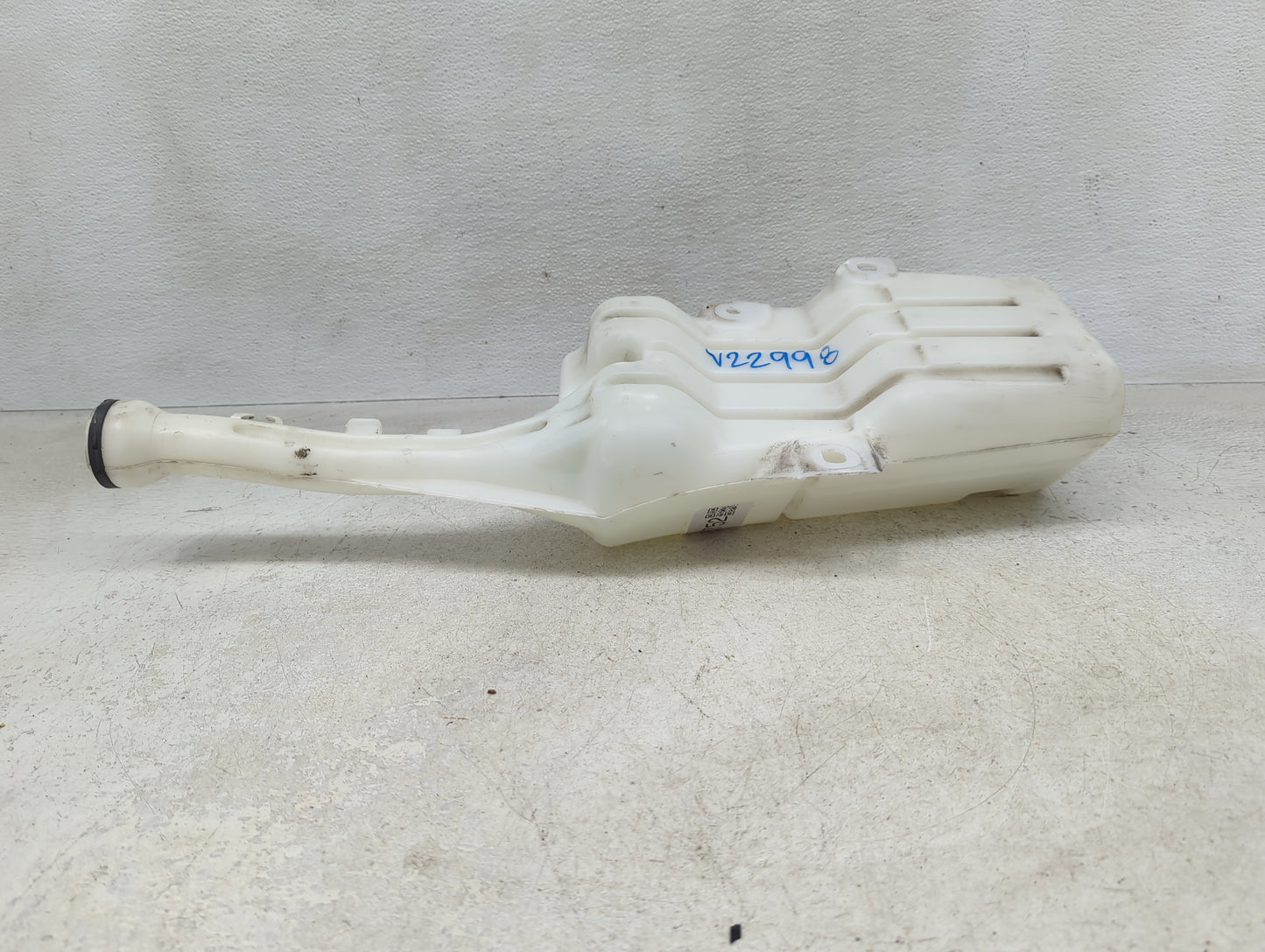 2010-2015 Chevrolet Camaro Windshield Washer Fluid Reservoir Bottle Oem - Oemusedautoparts1.com