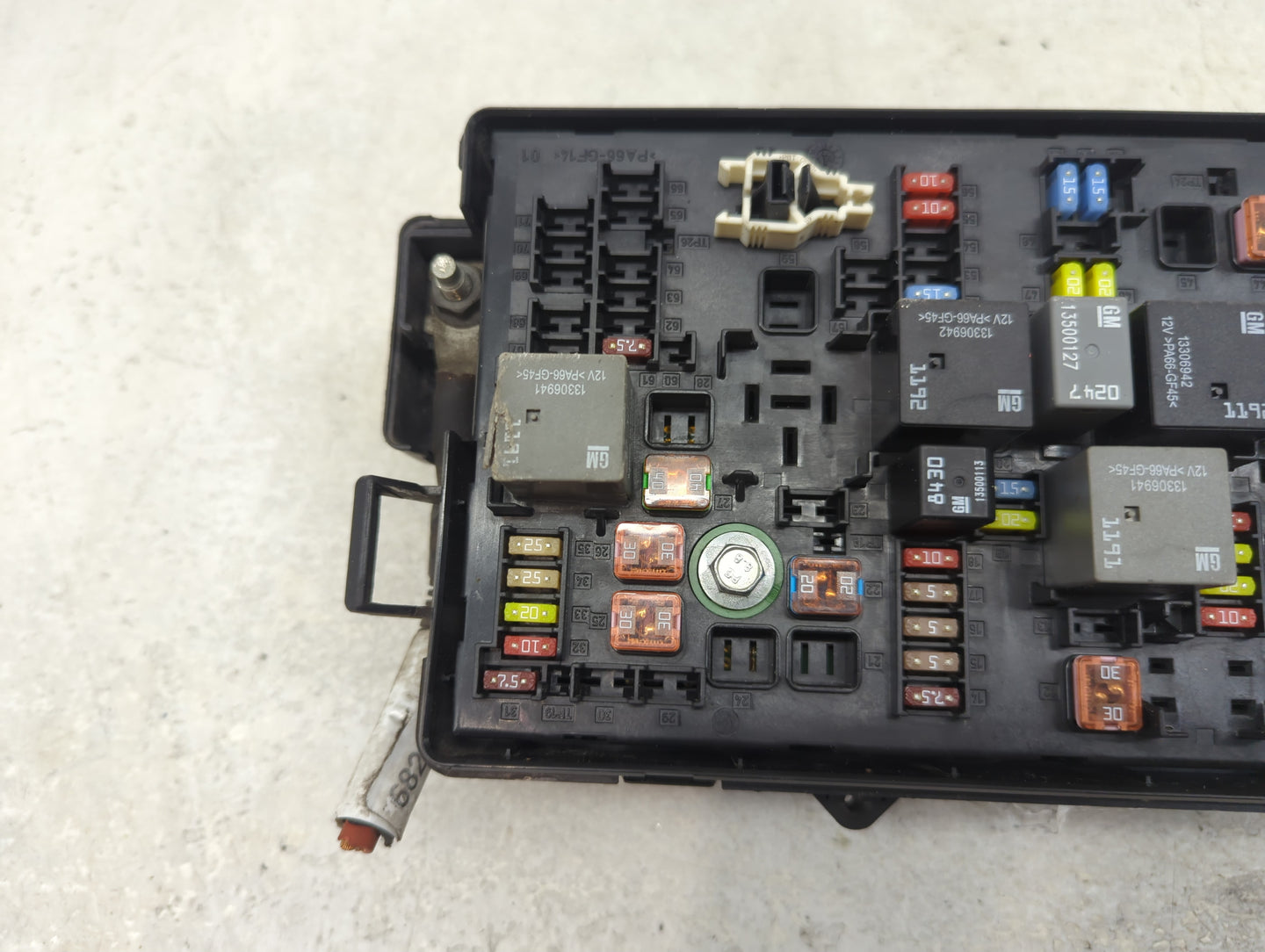 2012-2015 Chevrolet Camaro Fusebox Fuse Box Panel Relay Module P/N:22760635 Fits Fits 2012 2013 2014 2015 OEM Used Auto Part