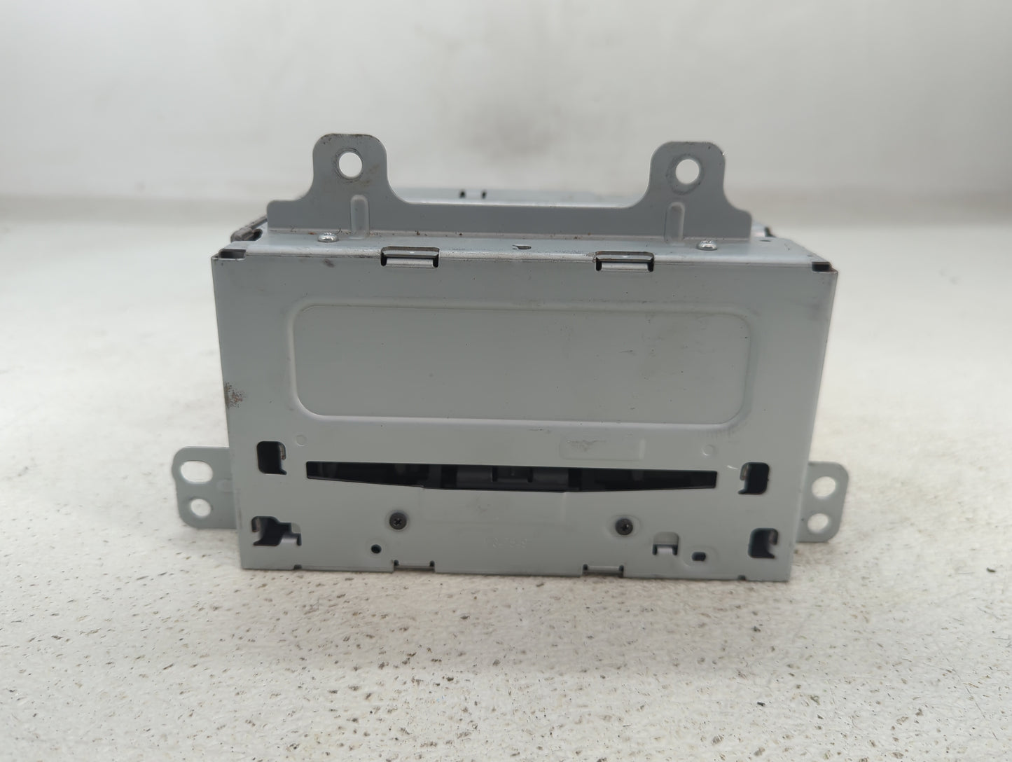 2015 Chevrolet Camaro Radio AM FM Cd Player Receiver Replacement P/N:2GC 035 869 Fits Fits 2016 OEM Used Auto Parts - Oemuse