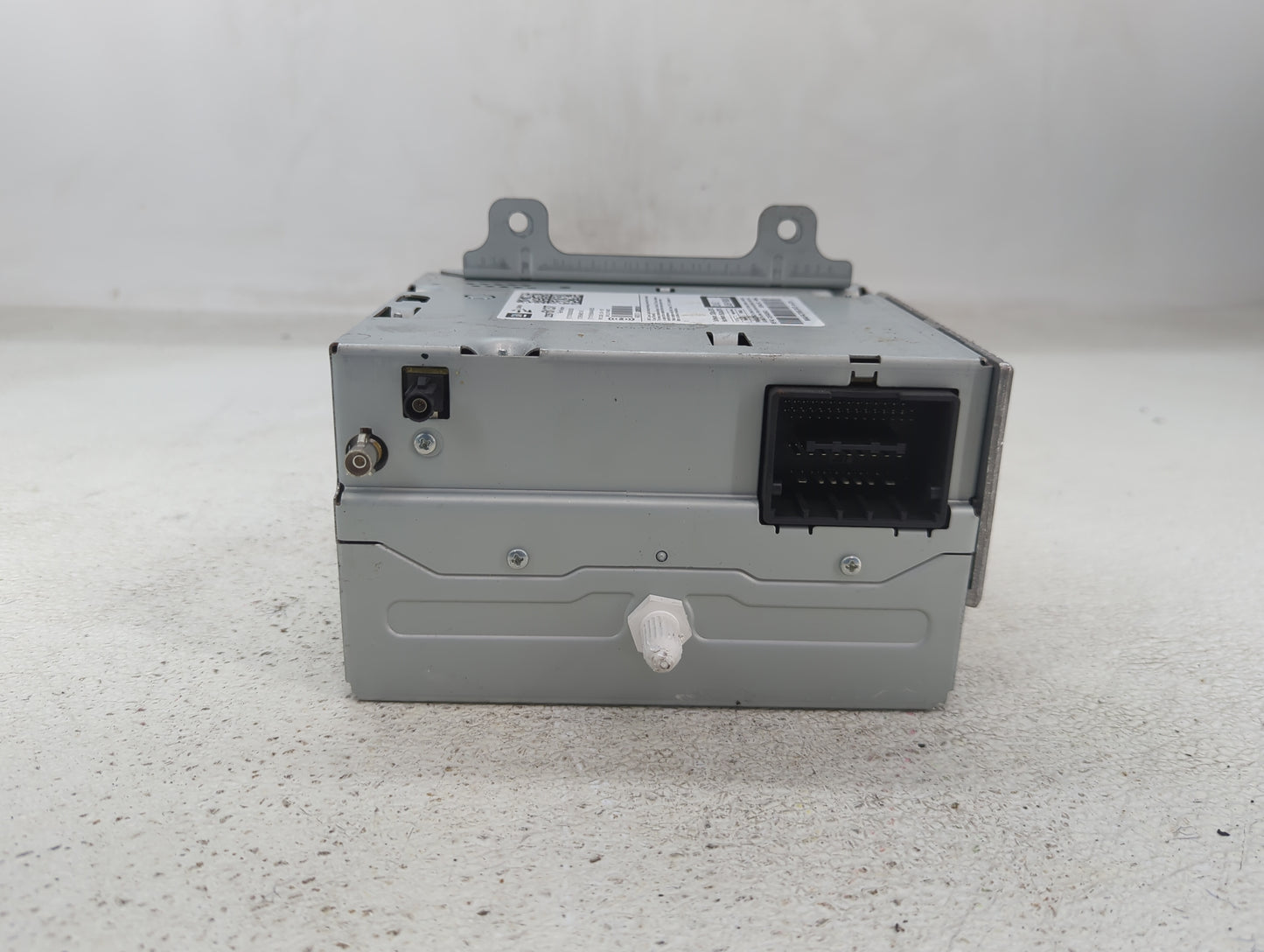 2015 Chevrolet Camaro Radio AM FM Cd Player Receiver Replacement P/N:2GC 035 869 Fits Fits 2016 OEM Used Auto Parts - Oemuse