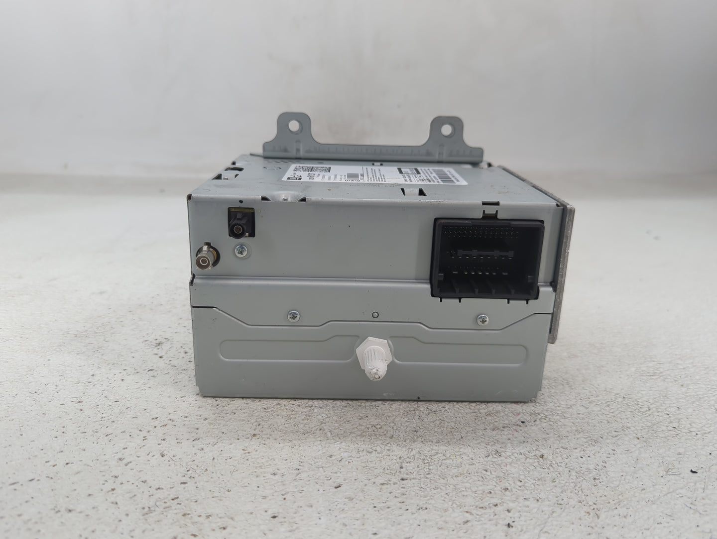 2015 Chevrolet Camaro Radio AM FM Cd Player Receiver Replacement P/N:2GC 035 869 Fits Fits 2016 OEM Used Auto Parts - Oemuse