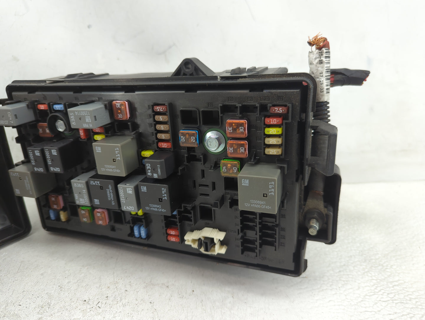 2012-2015 Chevrolet Camaro Fusebox Fuse Box Panel Relay Module Fits Fits 2012 2013 2014 2015 OEM Used Auto Parts - Oemusedau