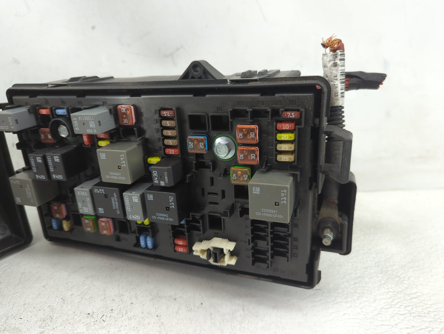 2012-2015 Chevrolet Camaro Fusebox Fuse Box Panel Relay Module Fits Fits 2012 2013 2014 2015 OEM Used Auto Parts - Oemusedau