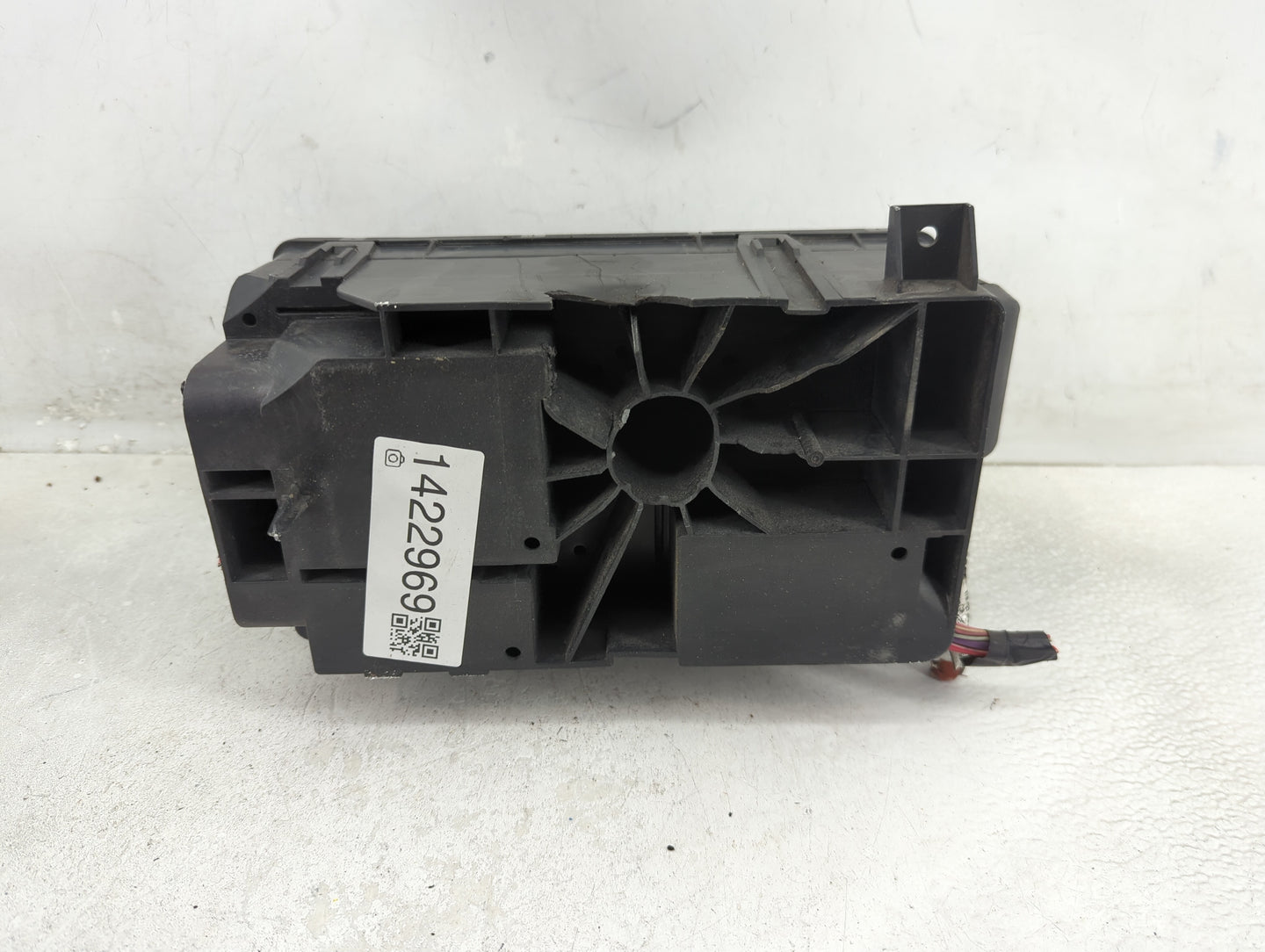 2012-2015 Chevrolet Camaro Fusebox Fuse Box Panel Relay Module Fits Fits 2012 2013 2014 2015 OEM Used Auto Parts - Oemusedau