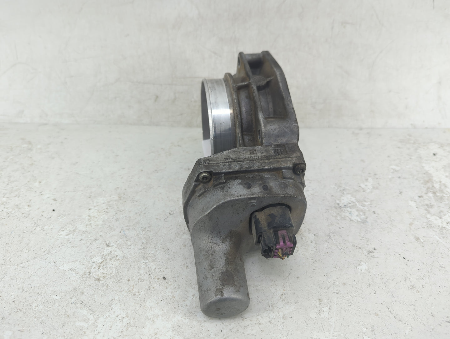2010-2015 Chevrolet Camaro Throttle Body Fits Fits 2009 2010 2011 2012 2013 2014 2015 2016 2017 OEM Used Auto Parts - Oemuse
