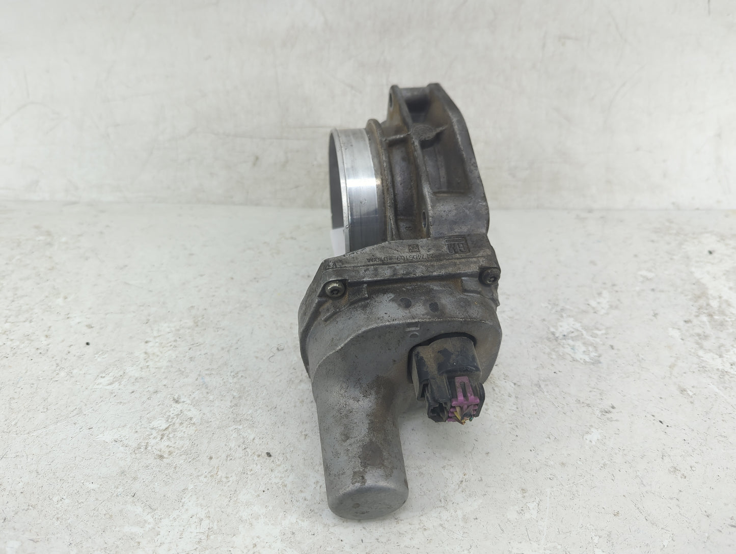 2010-2015 Chevrolet Camaro Throttle Body Fits Fits 2009 2010 2011 2012 2013 2014 2015 2016 2017 OEM Used Auto Parts - Oemuse