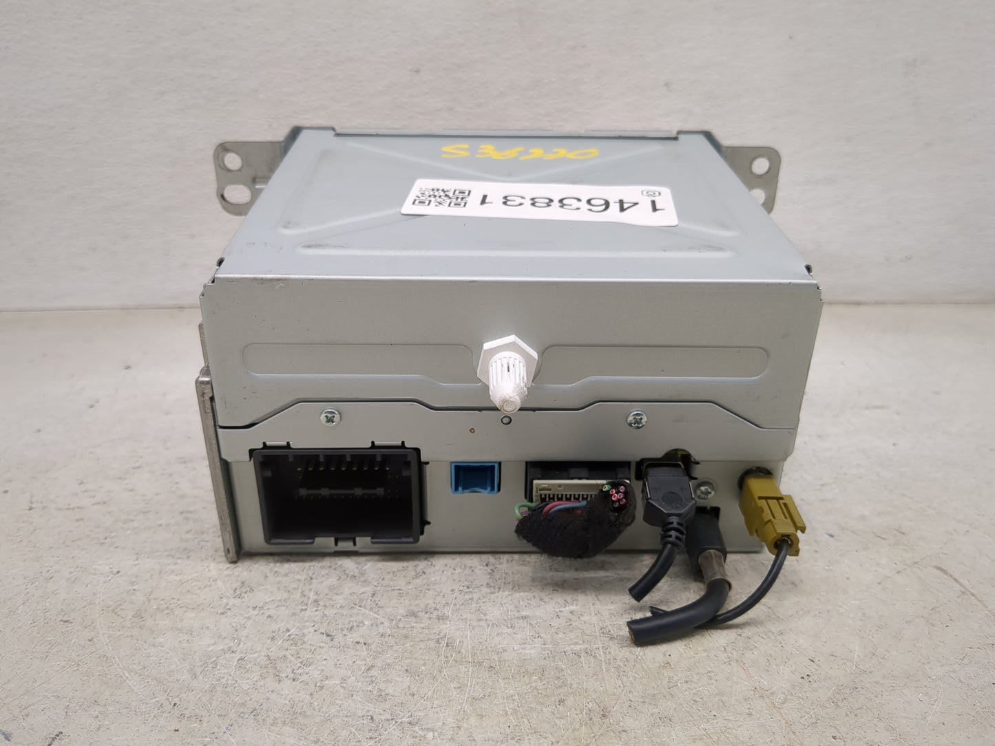 2015 Chevrolet Camaro Radio AM FM Cd Player Receiver Replacement P/N:23495142 GA-130-COLR, DOXAE3H1 Fits Fits 2016 OEM Used 
