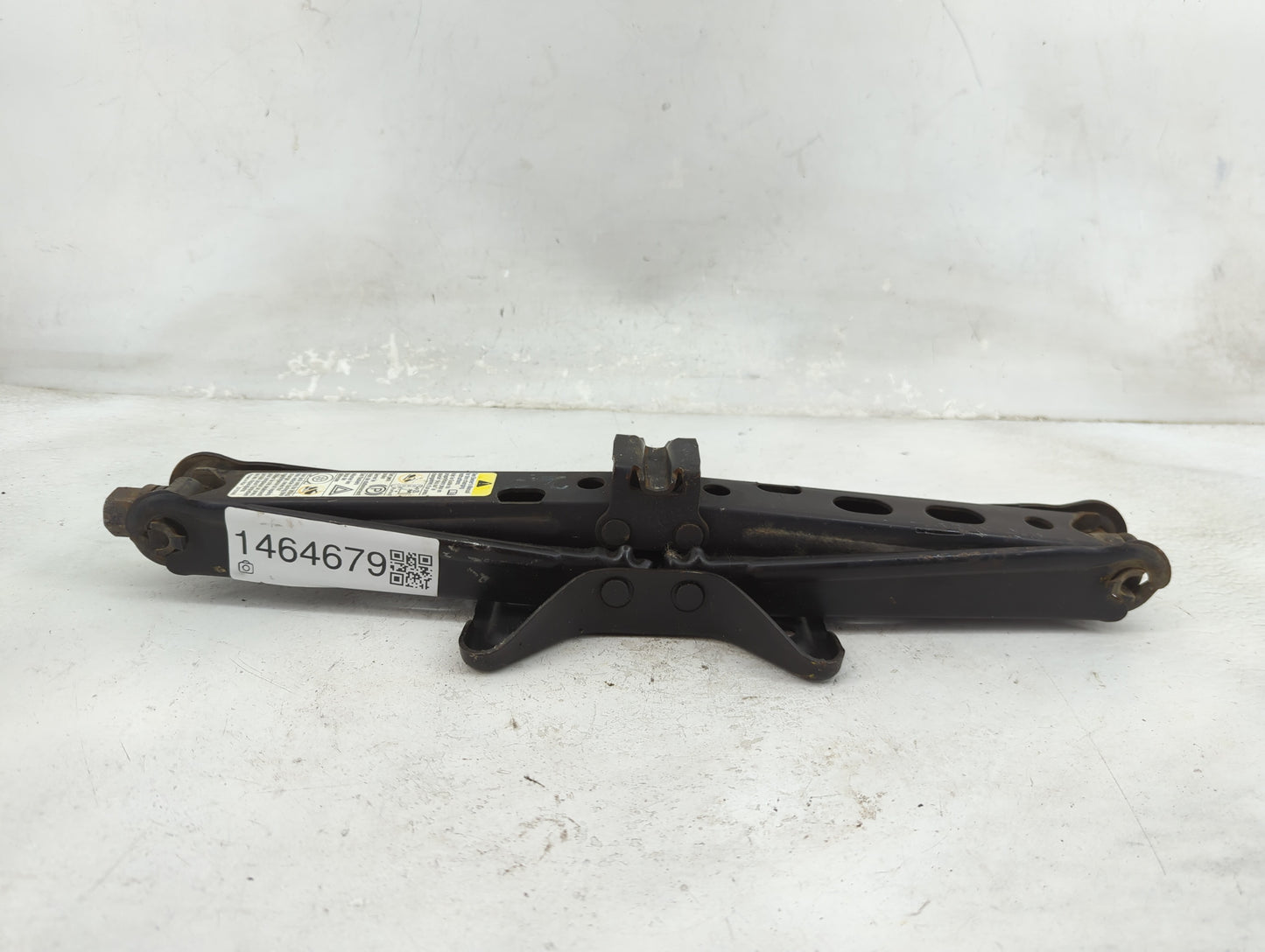 2015 Chevrolet Camaro Spare Scissor Car Jack - Oemusedautoparts1.com