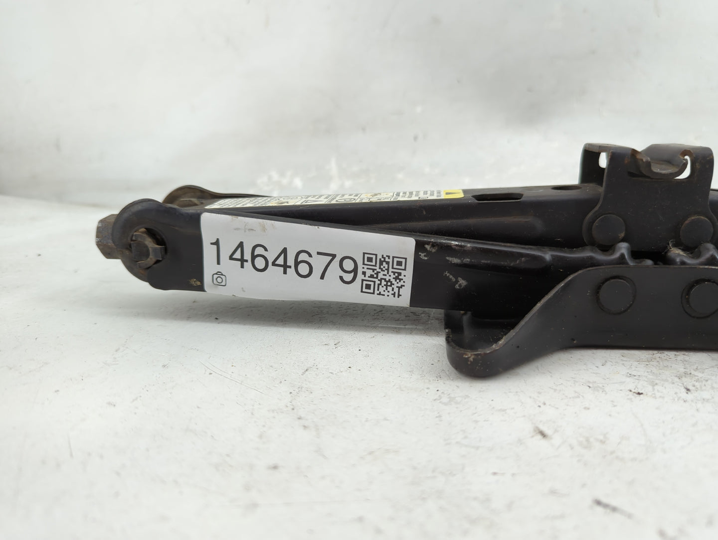 2015 Chevrolet Camaro Spare Scissor Car Jack - Oemusedautoparts1.com