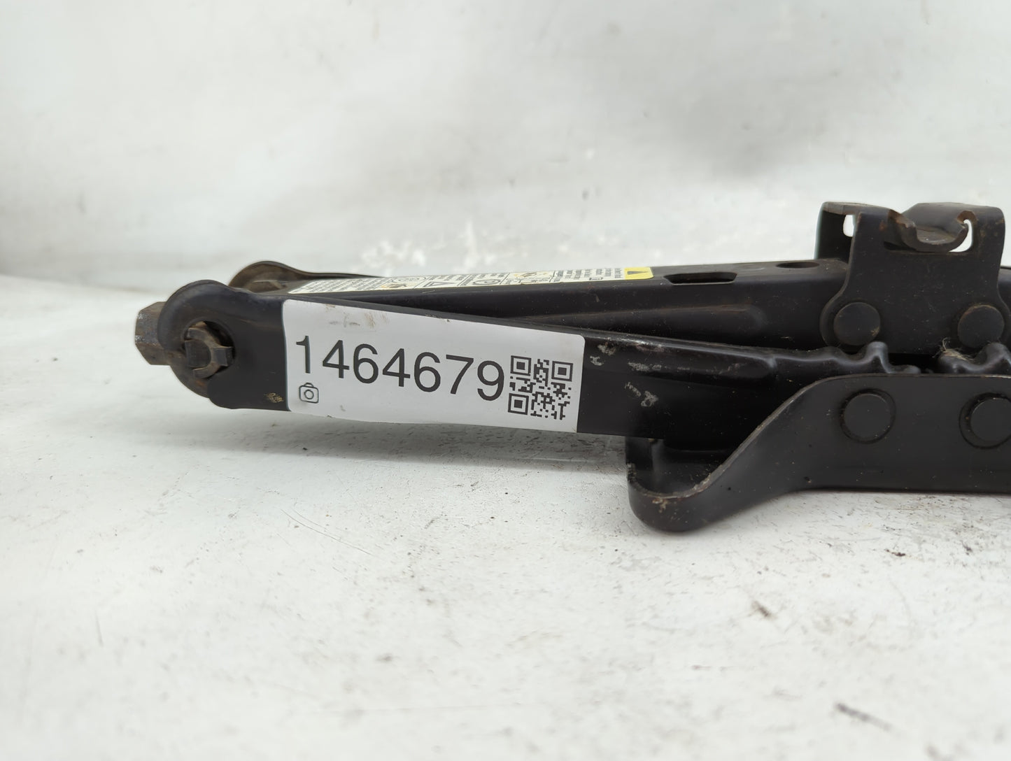 2015 Chevrolet Camaro Spare Scissor Car Jack - Oemusedautoparts1.com