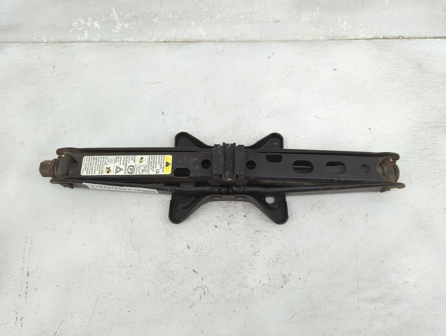 2015 Chevrolet Camaro Spare Scissor Car Jack - Oemusedautoparts1.com
