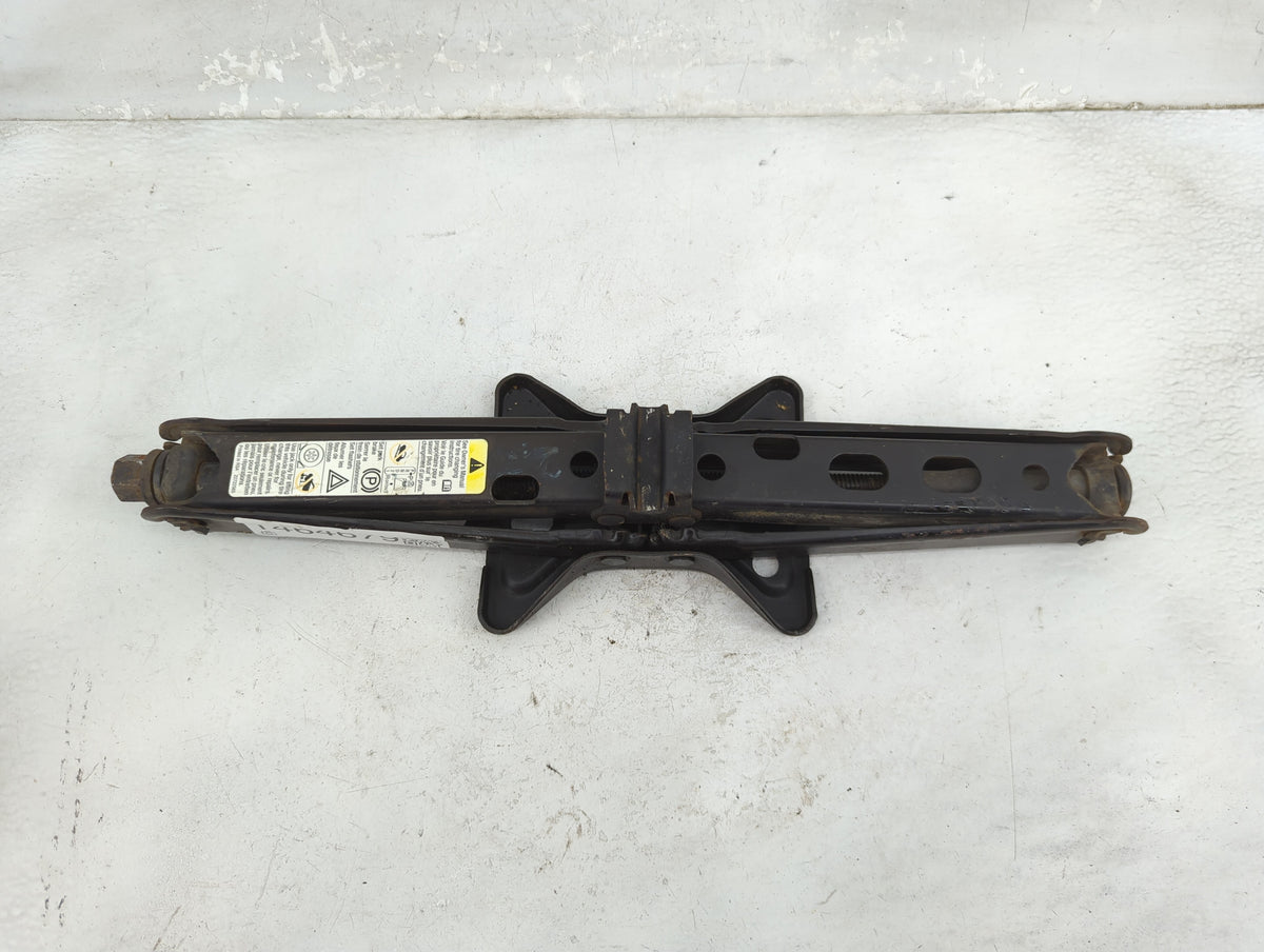 2015 Chevrolet Camaro Spare Scissor Car Jack - Oemusedautoparts1.com