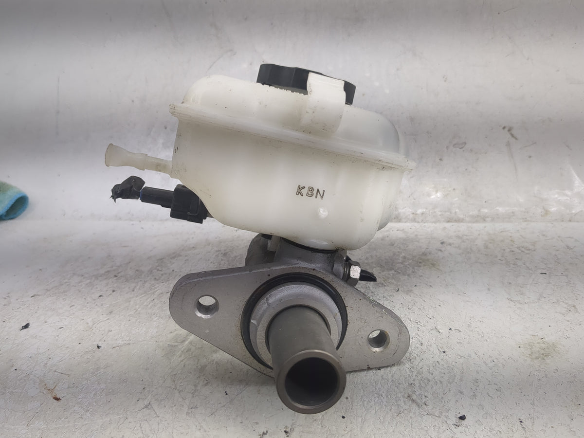2012-2015 Chevrolet Camaro Brake Master Cylinder 1497528 - Oemusedautoparts1.com
