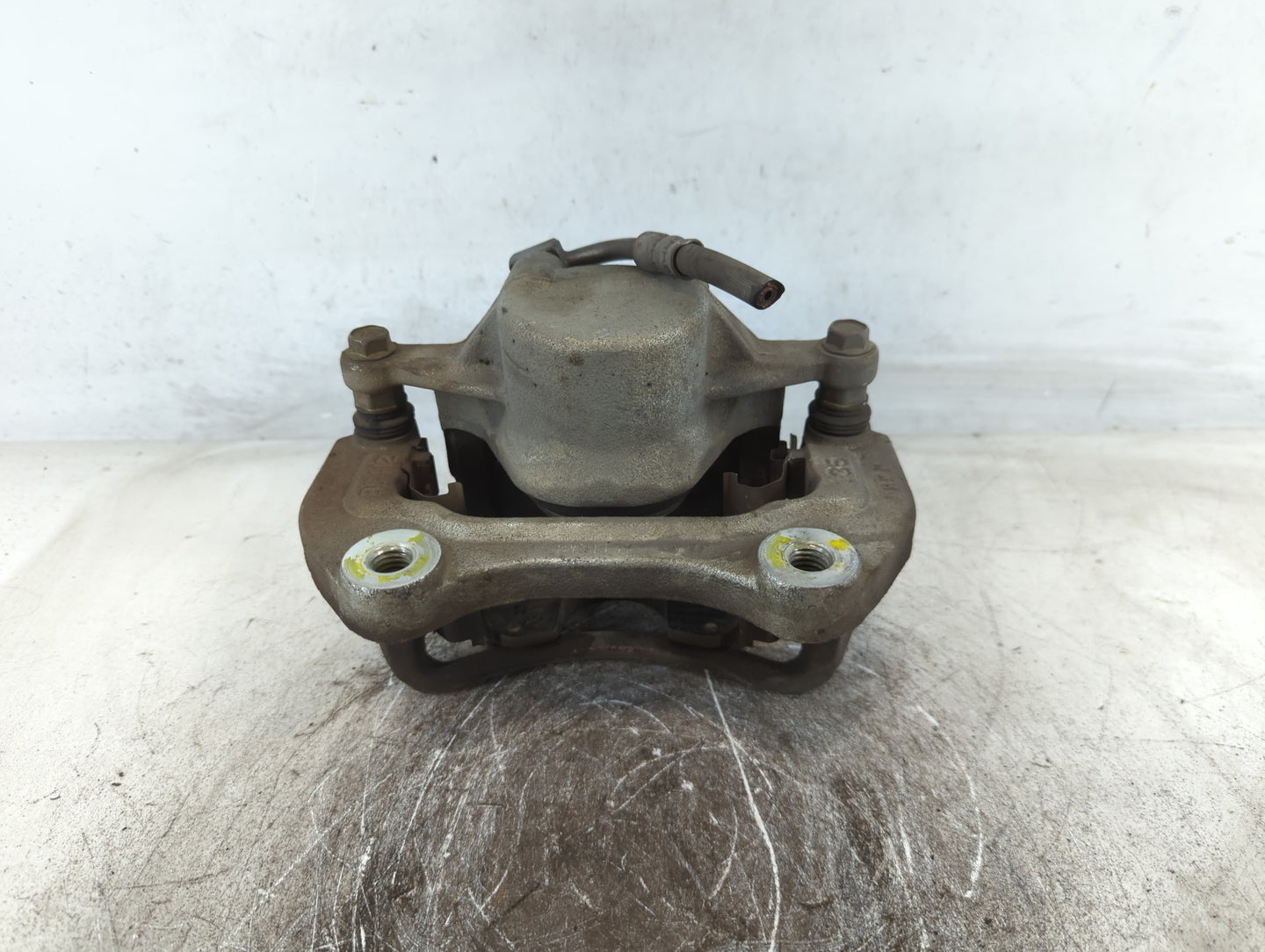 2010-2015 Chevrolet Camaro Front Driver Left Brake Caliper - Oemusedautoparts1.com