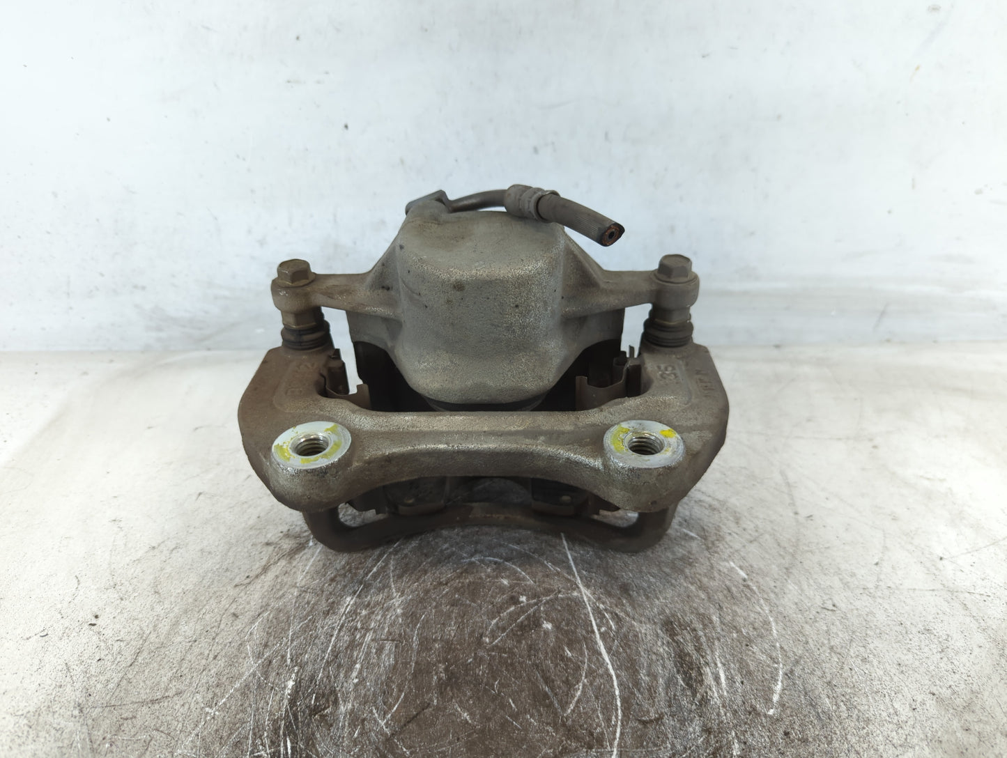 2010-2015 Chevrolet Camaro Front Driver Left Brake Caliper - Oemusedautoparts1.com