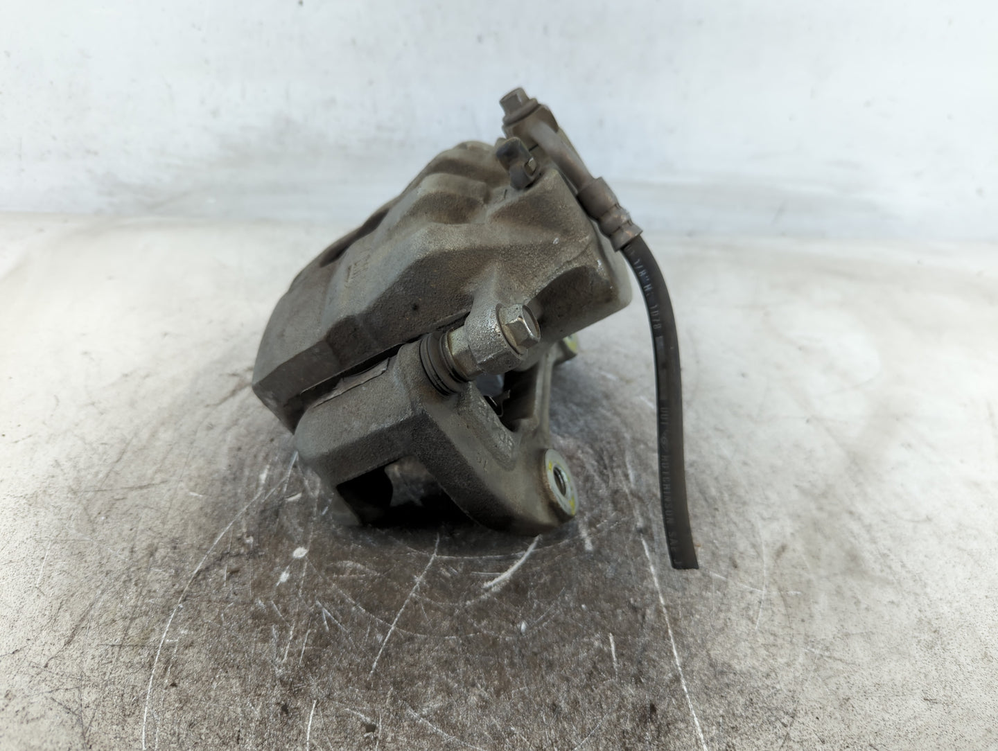 2010-2015 Chevrolet Camaro Front Driver Left Brake Caliper - Oemusedautoparts1.com