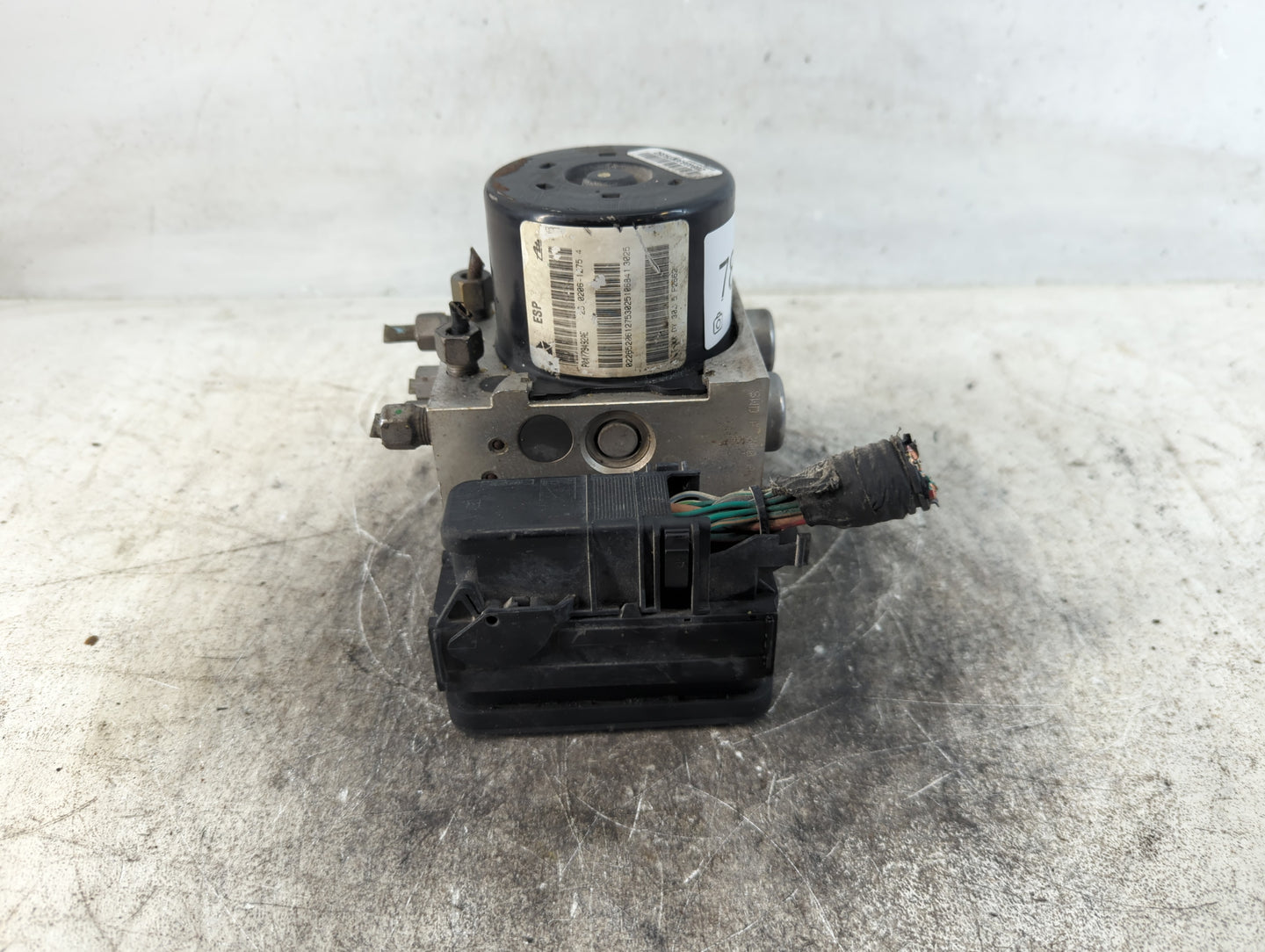 2012-2015 Chevrolet Camaro ABS Pump Control Module Replacement P/N:P04779492AE Fits Fits 2012 2013 2014 2015 OEM Used Auto P