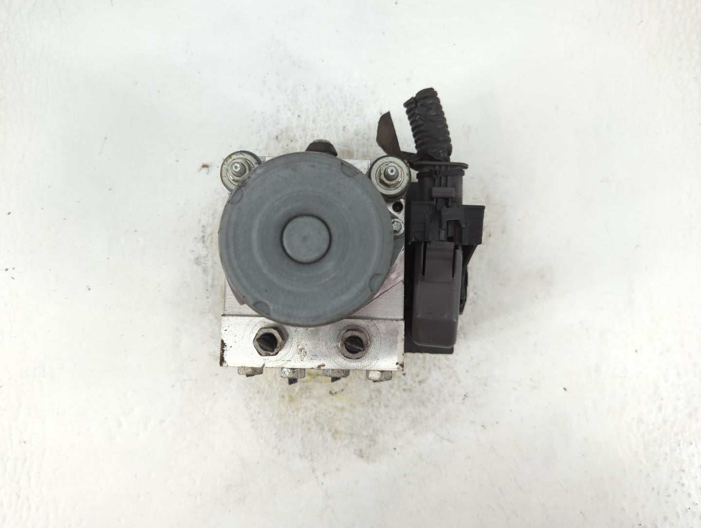 2012-2015 Chevrolet Camaro ABS Pump Control Module Replacement P/N:22914251 Fits Fits 2012 2013 2014 2015 OEM Used Auto Part