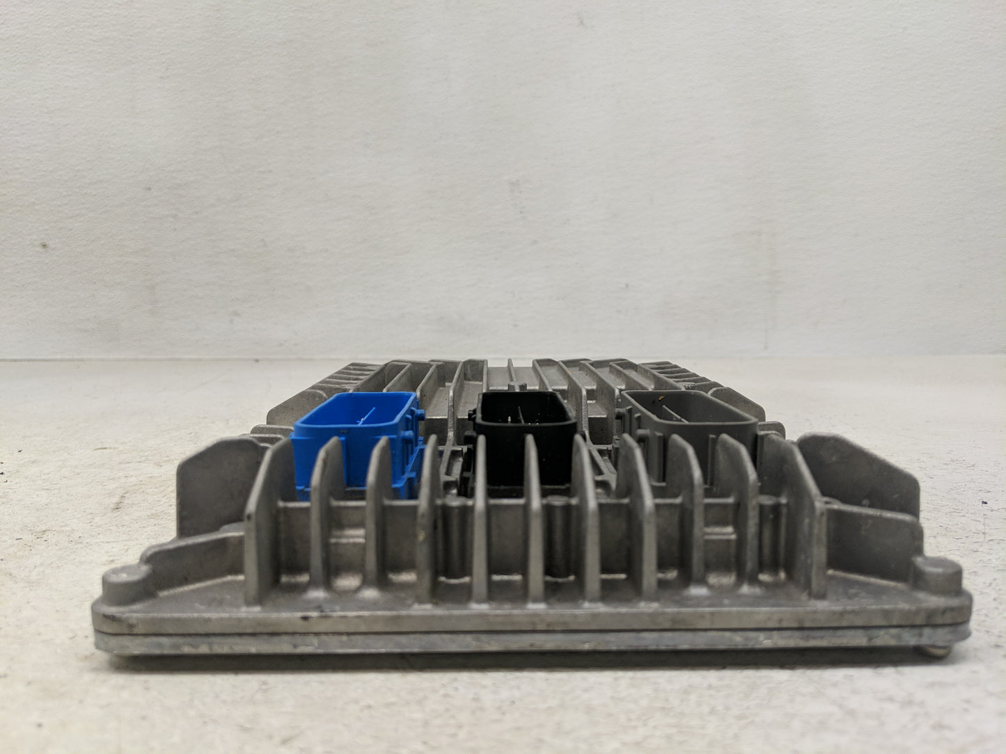 2013-2015 Chevrolet Captiva Sport PCM Engine Control Computer ECU ECM PCU OEM P/N:12651807 Fits Fits 2013 2014 2015 2016 OEM