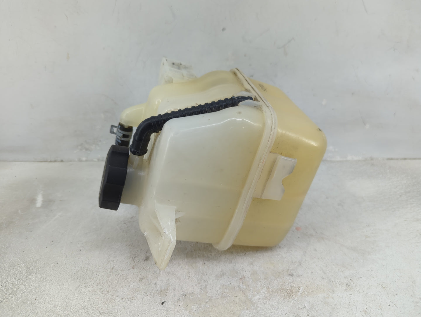 2012 Captiva Sport Windshield Washer Fluid Reservoir Bottle Oem - Oemusedautoparts1.com