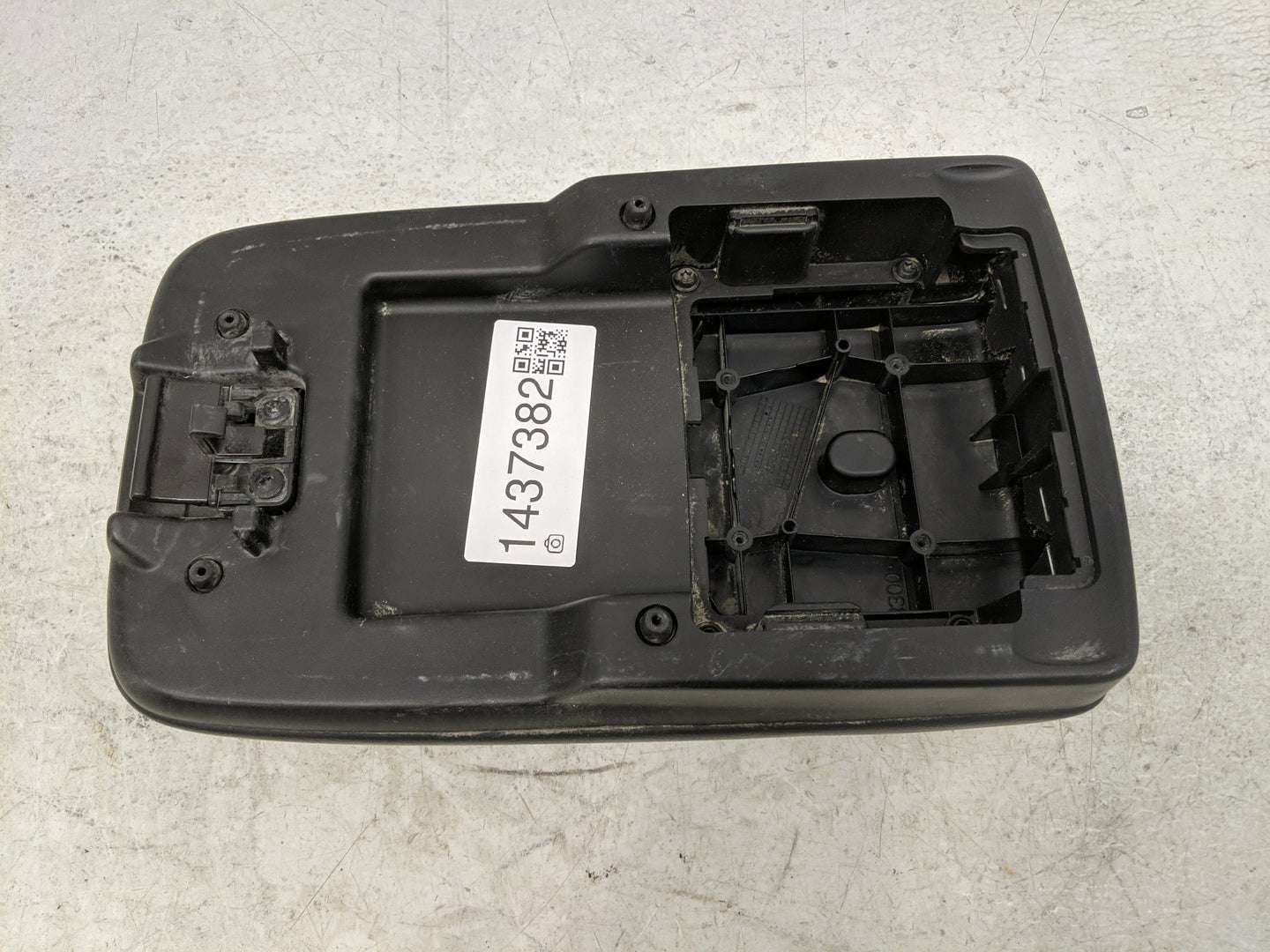 2015 Chevrolet Captiva Sport Center Console Armrest Cover Lid Fits OEM Used Auto Parts - Oemusedautoparts1.com