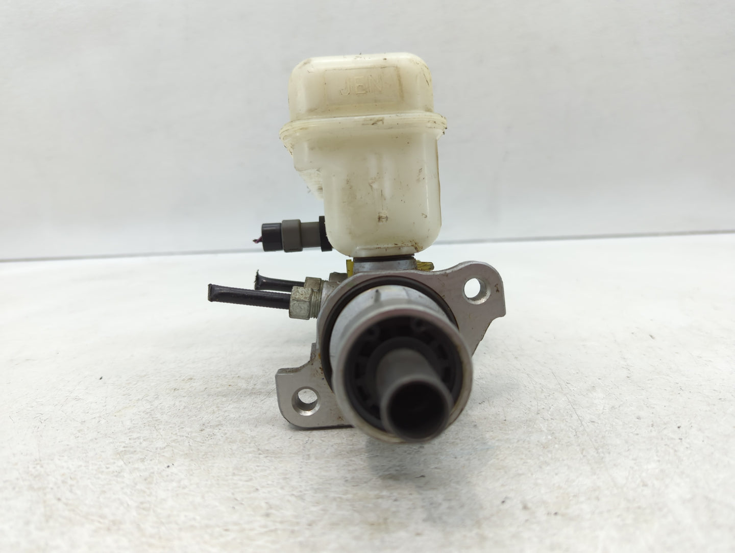 2013-2015 Chevrolet Captiva Sport Brake Master Cylinder 608772 - Oemusedautoparts1.com