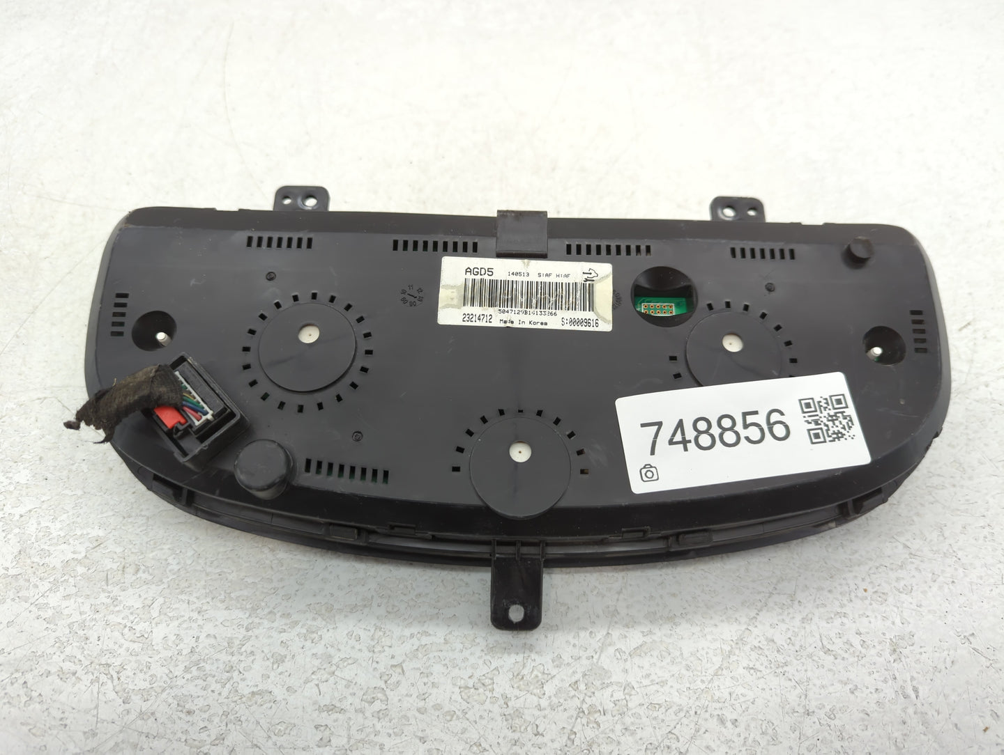 2014-2015 Chevrolet Captiva Sport Instrument Cluster Speedometer Gauges P/N:140513 23214712 Fits Fits 2014 2015 OEM Used Aut