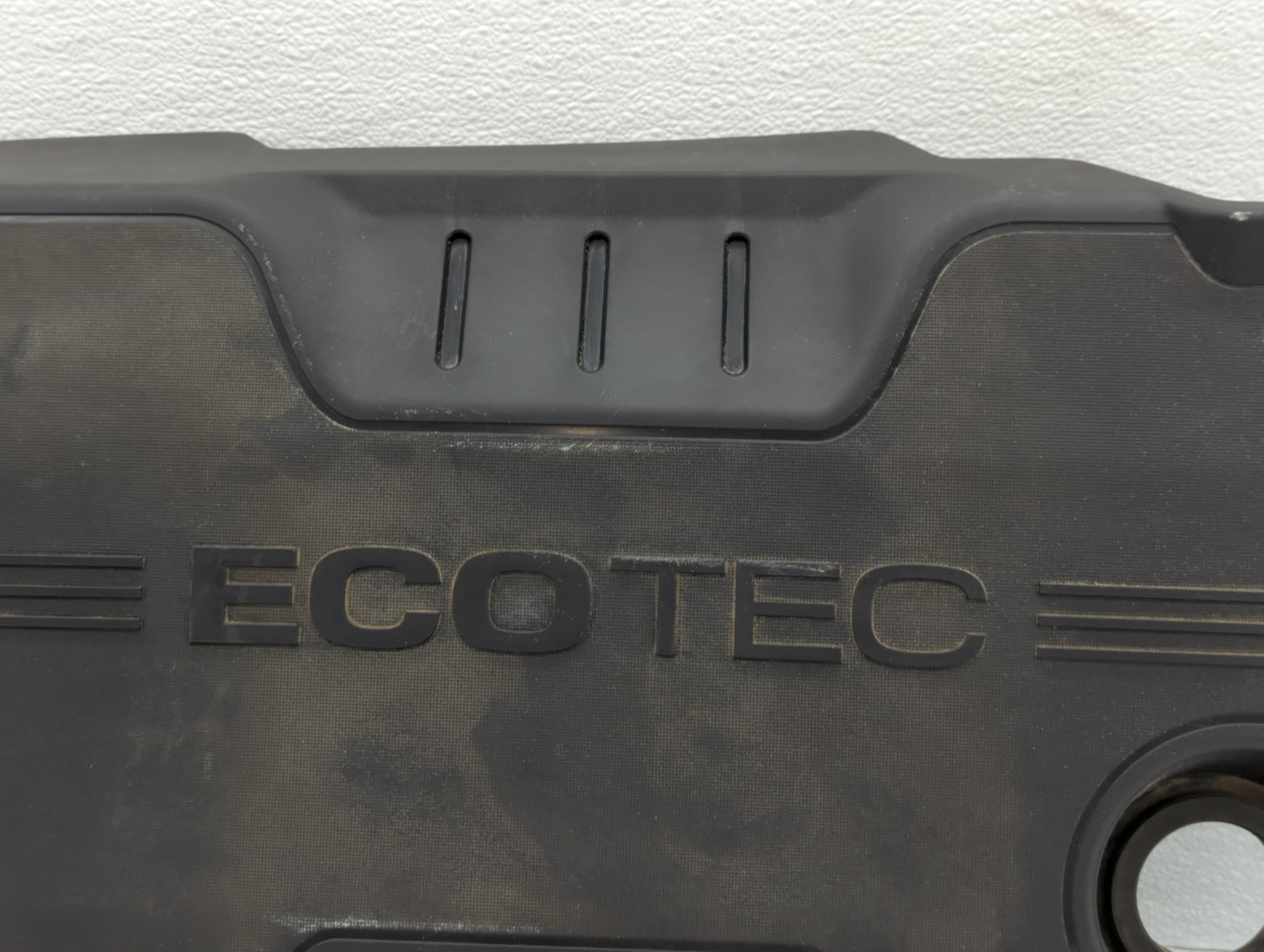 2015 Chevrolet Captiva Sport Engine Cover - Oemusedautoparts1.com