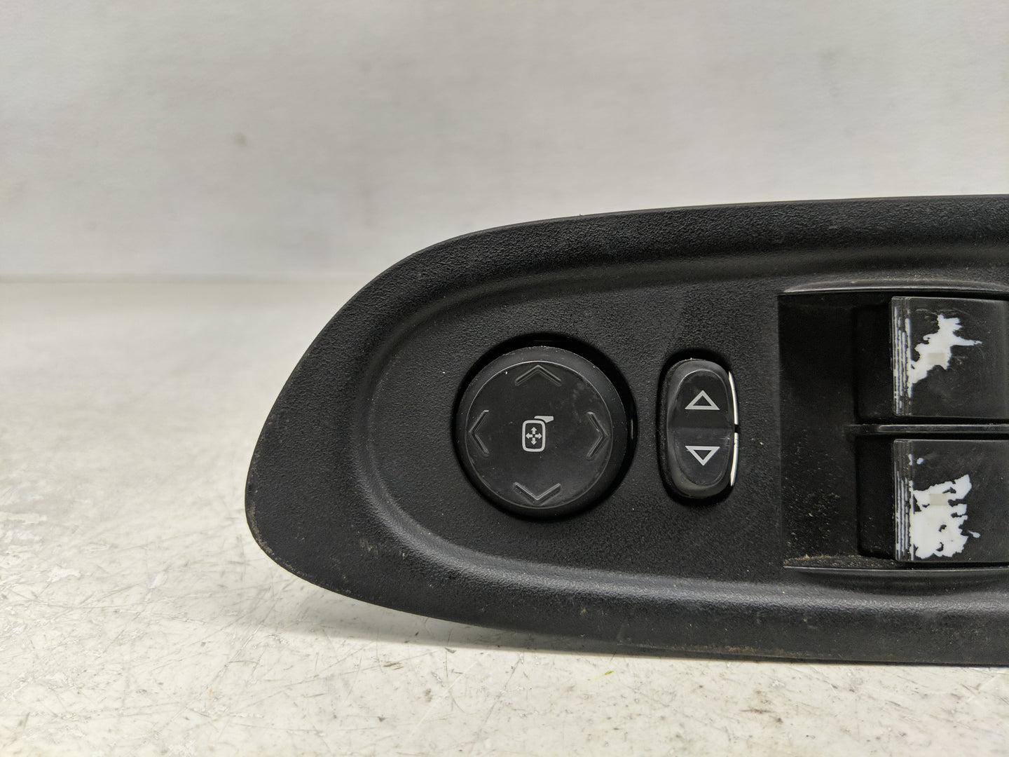2015 Chevrolet Chevy Master Power Window Switch Replacement Driver Side Left P/N:20945129 Fits OEM Used Auto Parts - Oemused