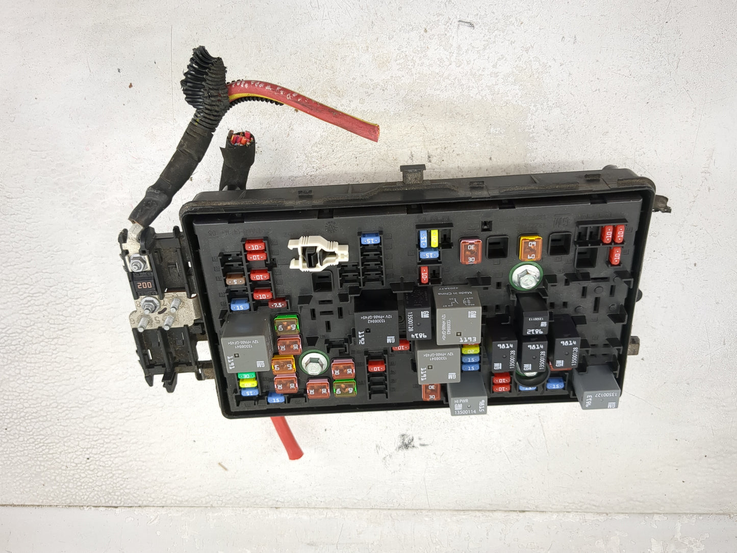 2015-2019 Chevrolet Colorado Fusebox Fuse Box Panel Relay Module P/N:812461952 13308942, 13308941 Fits Fits 2015 2016 2017 2