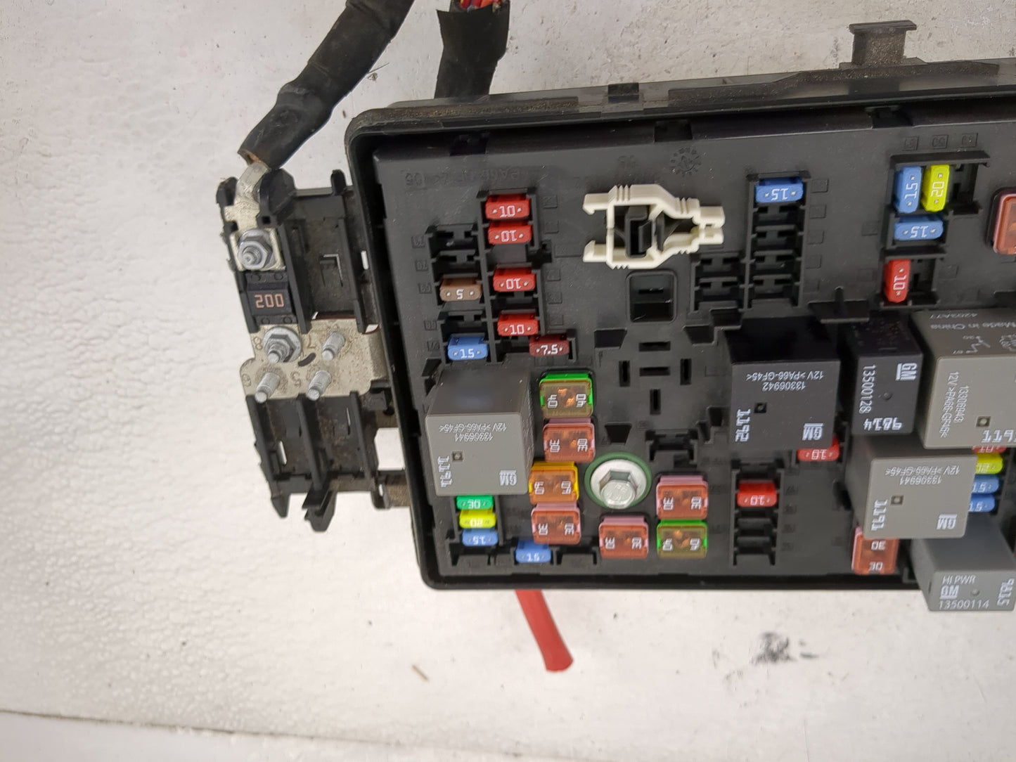 2015-2019 Chevrolet Colorado Fusebox Fuse Box Panel Relay Module P/N:812461952 13308942, 13308941 Fits Fits 2015 2016 2017 2