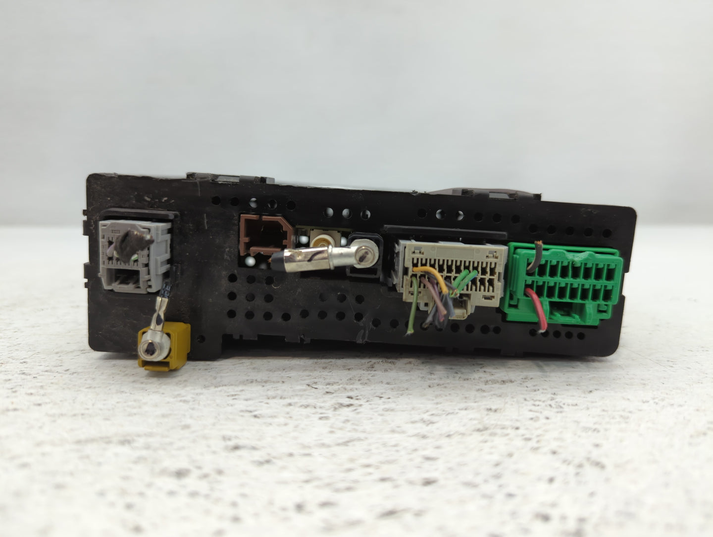 2015 Chevrolet Colorado Radio AM FM Cd Player Receiver Replacement P/N:13596607 Fits Fits 2016 OEM Used Auto Parts - Oemused