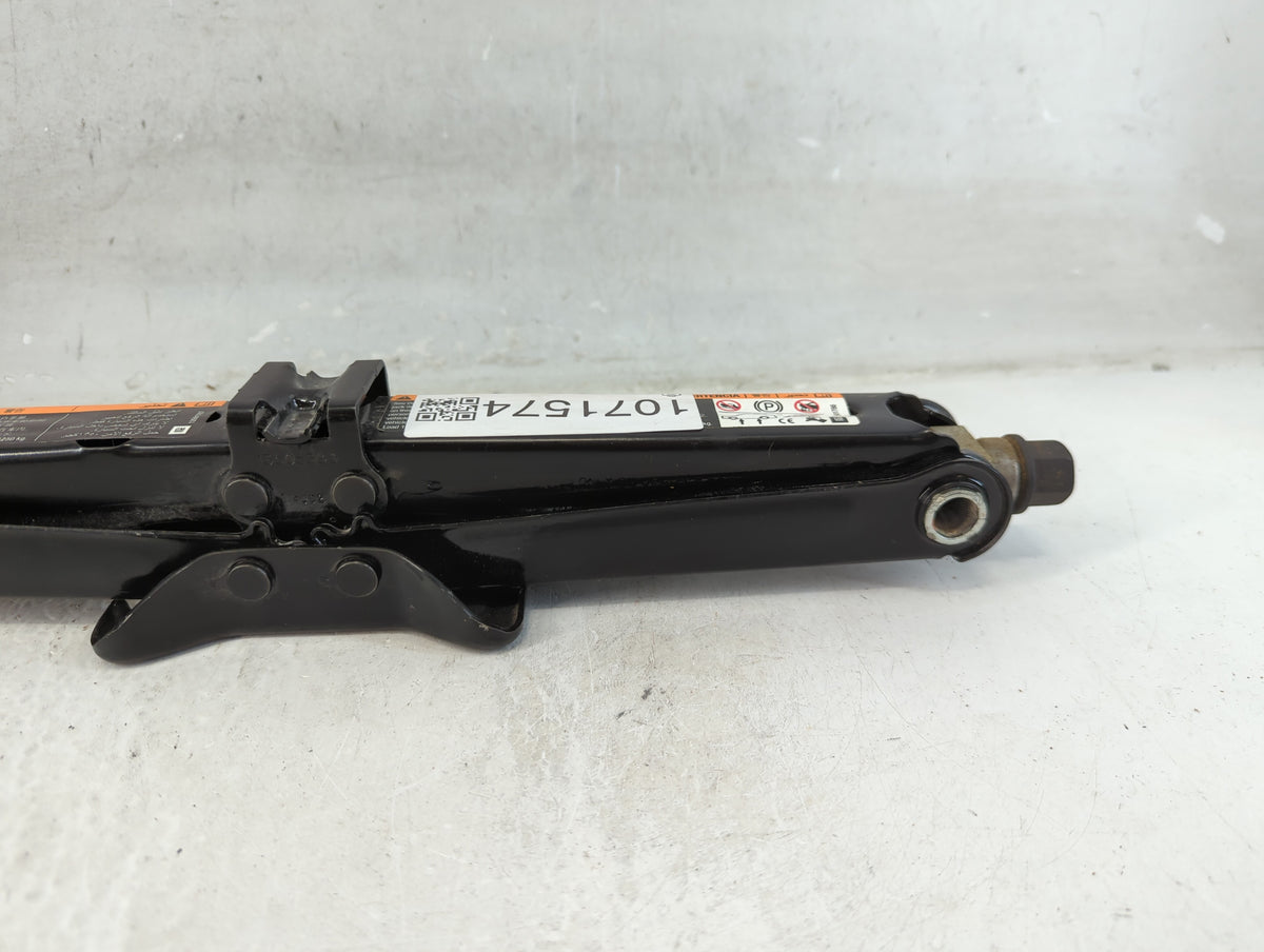 2015 Chevrolet Cruze Spare Scissor Car Jack 1071574 - Oemusedautoparts1.com