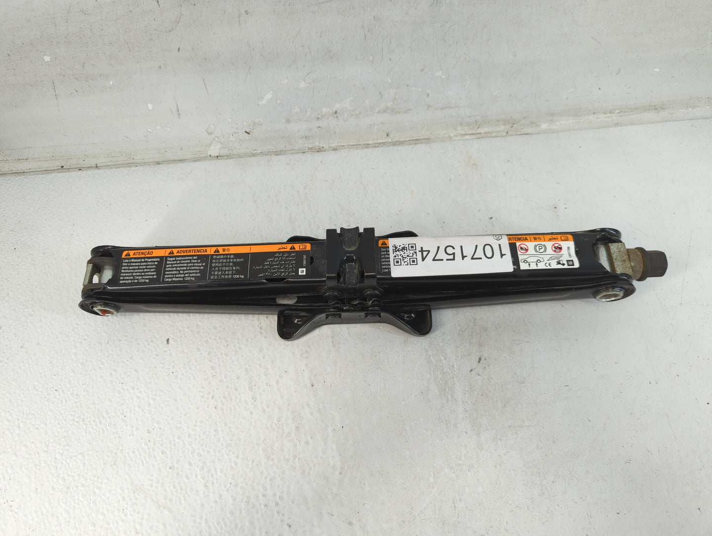 2015 Chevrolet Cruze Spare Scissor Car Jack 1071574 - Oemusedautoparts1.com