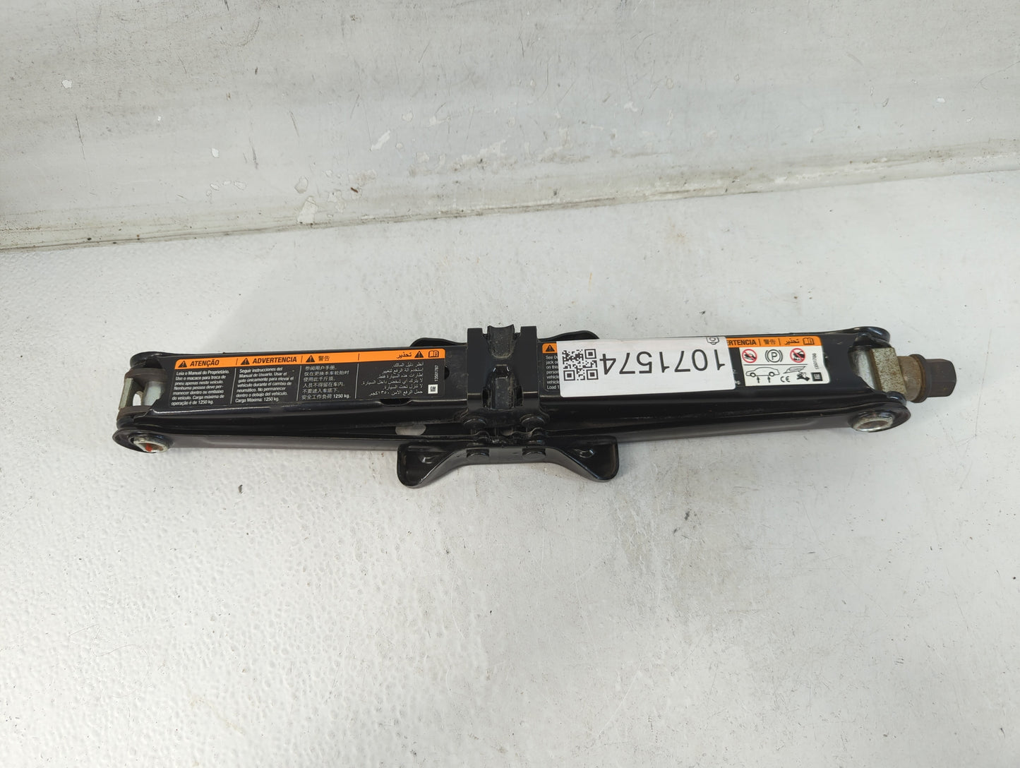 2015 Chevrolet Cruze Spare Scissor Car Jack 1071574 - Oemusedautoparts1.com