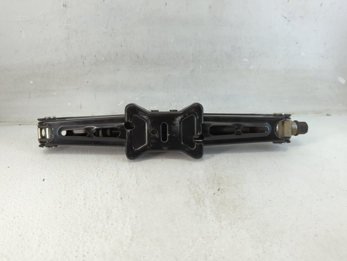 2015 Chevrolet Cruze Spare Scissor Car Jack 1071574 - Oemusedautoparts1.com