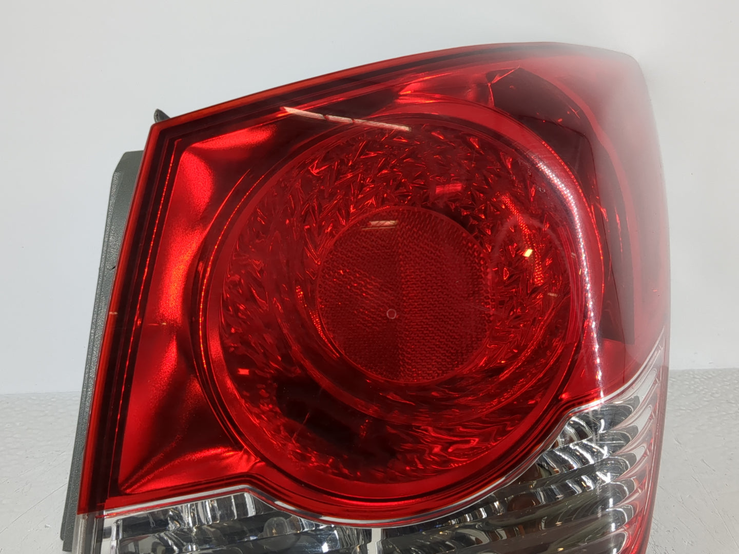 2011-2016 Chevrolet Cruze Tail Light Assembly Passenger Right OEM Fits Fits 2011 2012 2013 2014 2015 2016 OEM Used Auto Part
