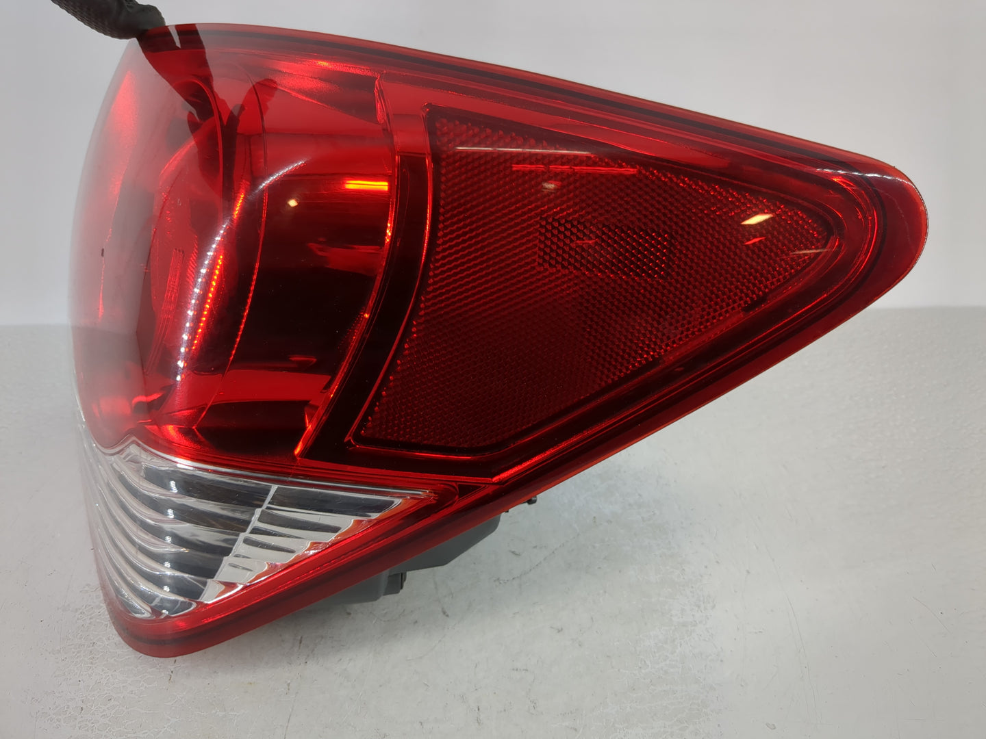 2011-2016 Chevrolet Cruze Tail Light Assembly Passenger Right OEM Fits Fits 2011 2012 2013 2014 2015 2016 OEM Used Auto Part