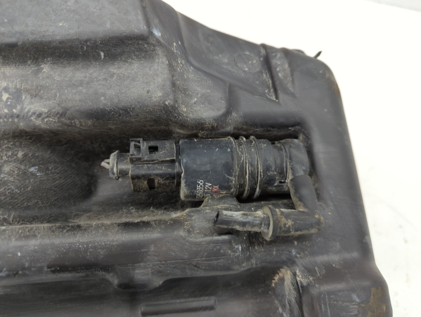 2011-2016 Chevrolet Cruze Windshield Washer Fluid Reservoir Bottle Oem - Oemusedautoparts1.com