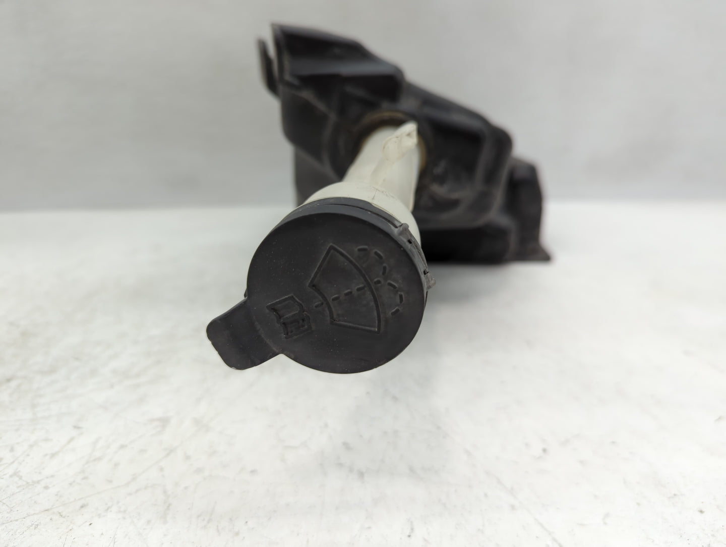 2011-2016 Chevrolet Cruze Windshield Washer Fluid Reservoir Bottle Oem - Oemusedautoparts1.com