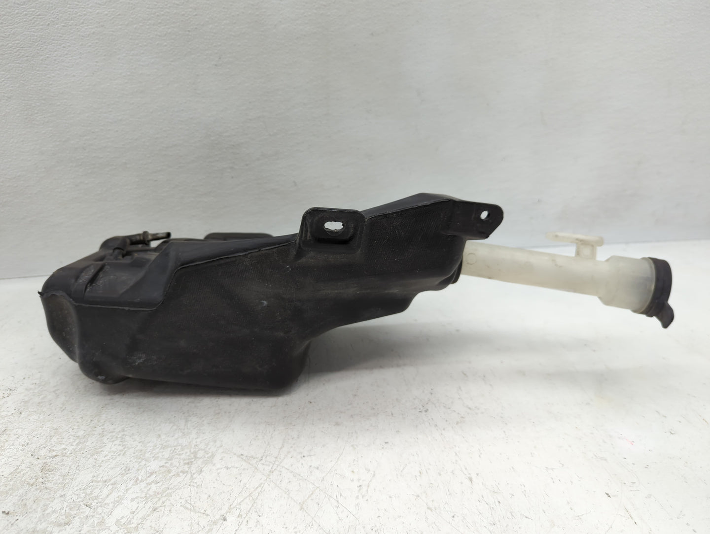 2011-2016 Chevrolet Cruze Windshield Washer Fluid Reservoir Bottle Oem - Oemusedautoparts1.com
