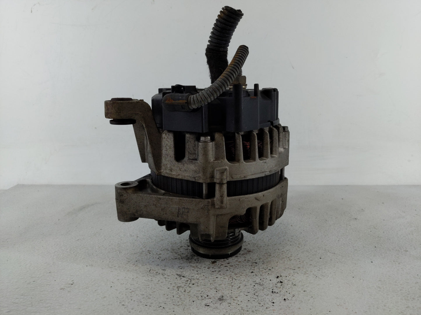 2012-2016 Chevrolet Cruze Alternator Replacement Generator Charging Assembly Engine OEM P/N:13588290 Fits OEM Used Auto Part