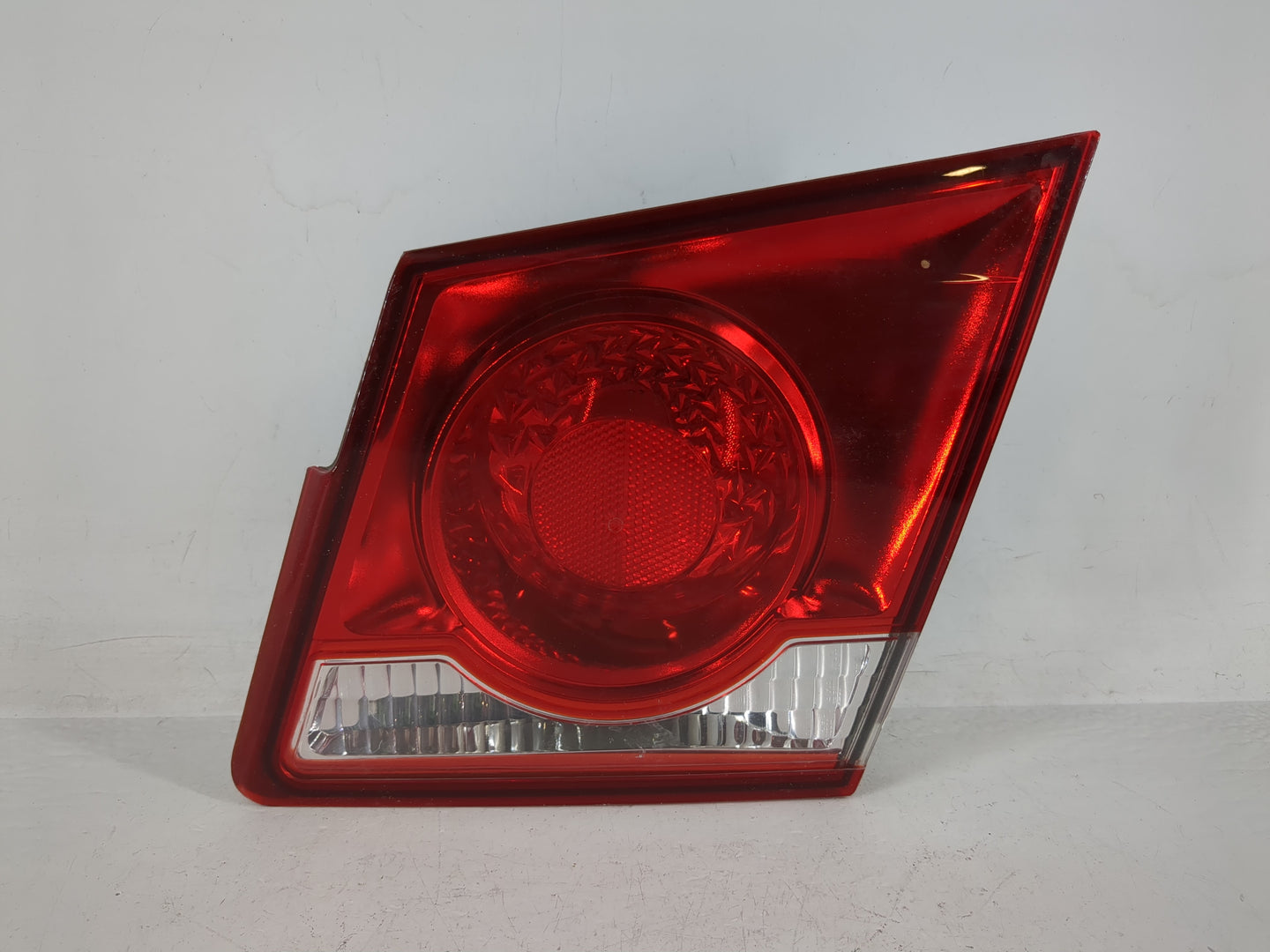 2015 Chevrolet Cruze Passenger Right Side Deck Lid Mounted Tail Light - Oemusedautoparts1.com