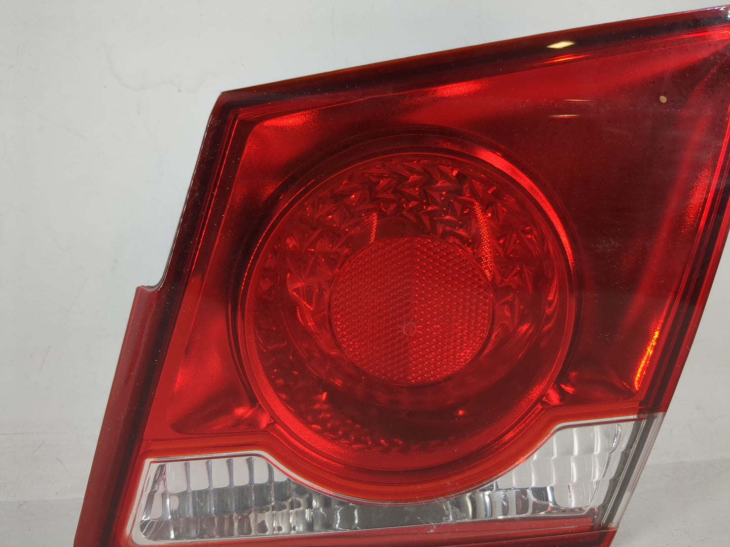 2015 Chevrolet Cruze Passenger Right Side Deck Lid Mounted Tail Light - Oemusedautoparts1.com