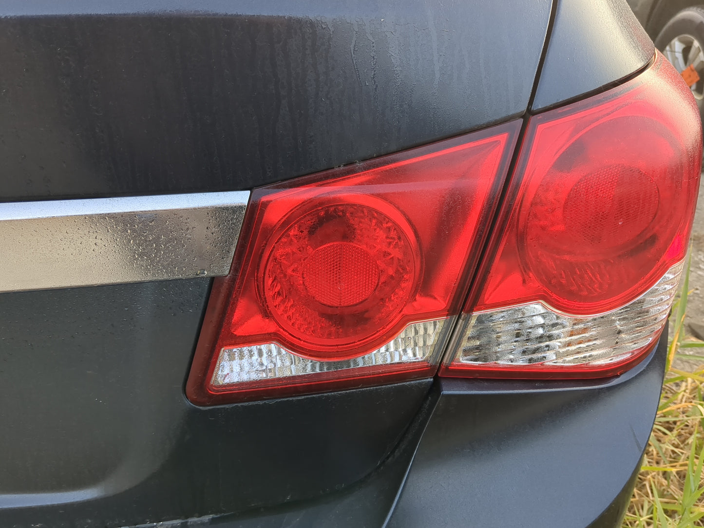 2011 Chevrolet Cruze Passenger Right Side Deck Lid Mounted Tail Light 1194046 - Oemusedautoparts1.com