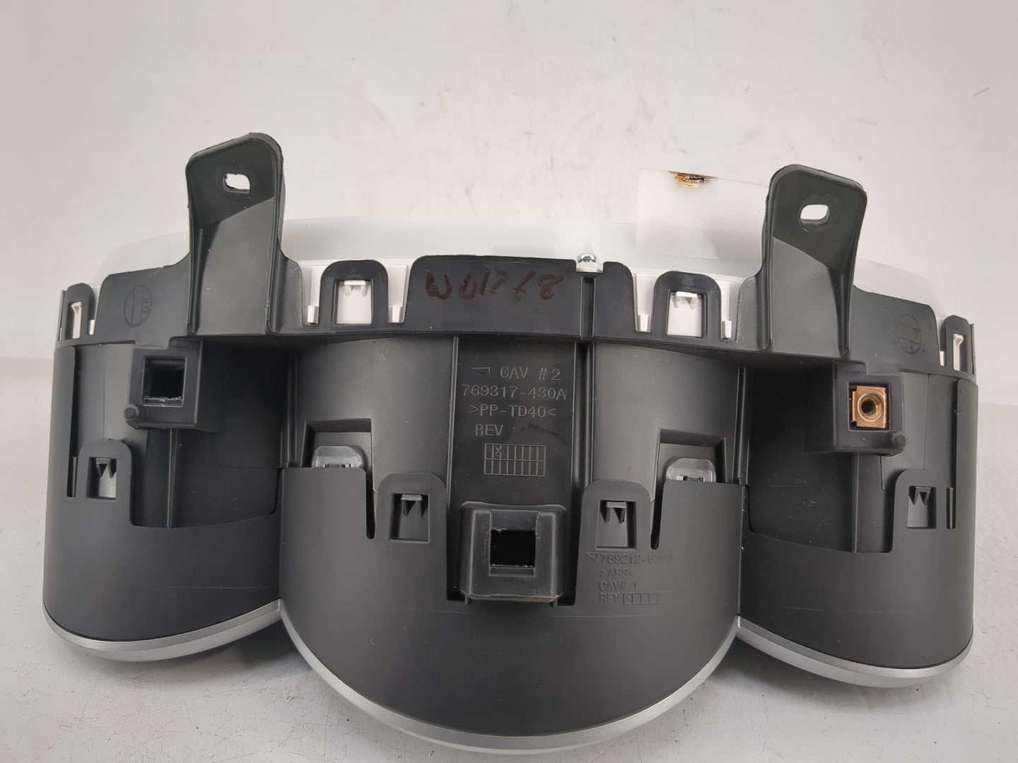 2015 Chevrolet Cruze Instrument Cluster Speedometer Gauges P/N:811511914 94560794 Fits OEM Used Auto Parts - Oemusedautopart